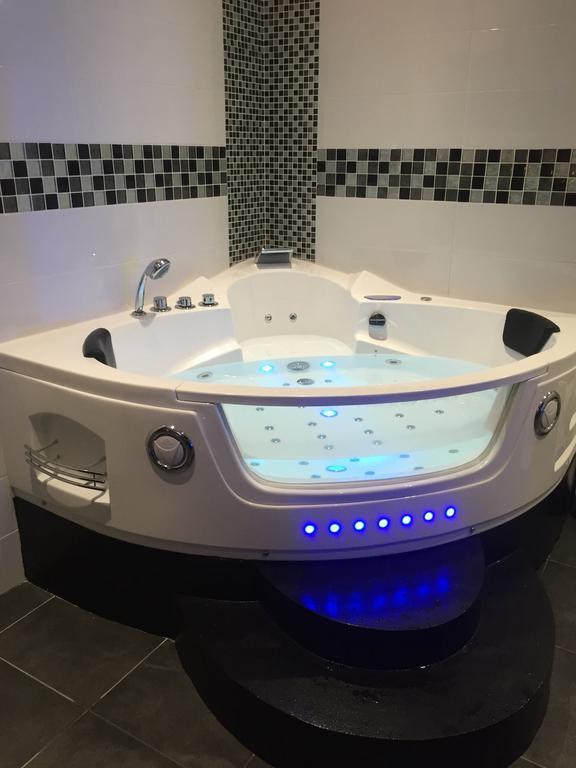 Le Love Spa Lyon Eksteriør bilde