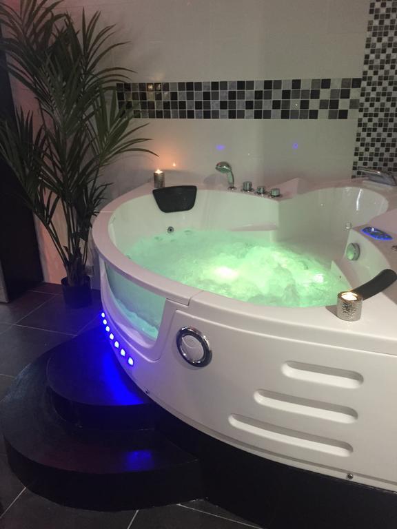 Le Love Spa Lyon Rom bilde