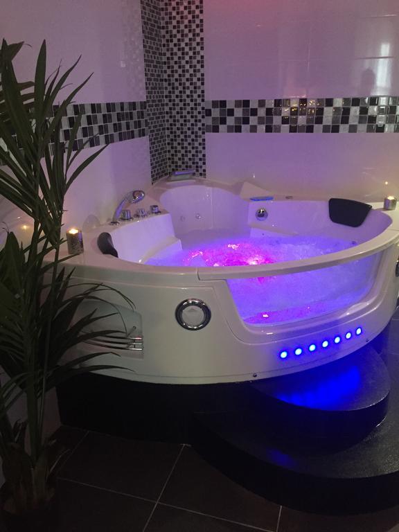 Le Love Spa Lyon Eksteriør bilde